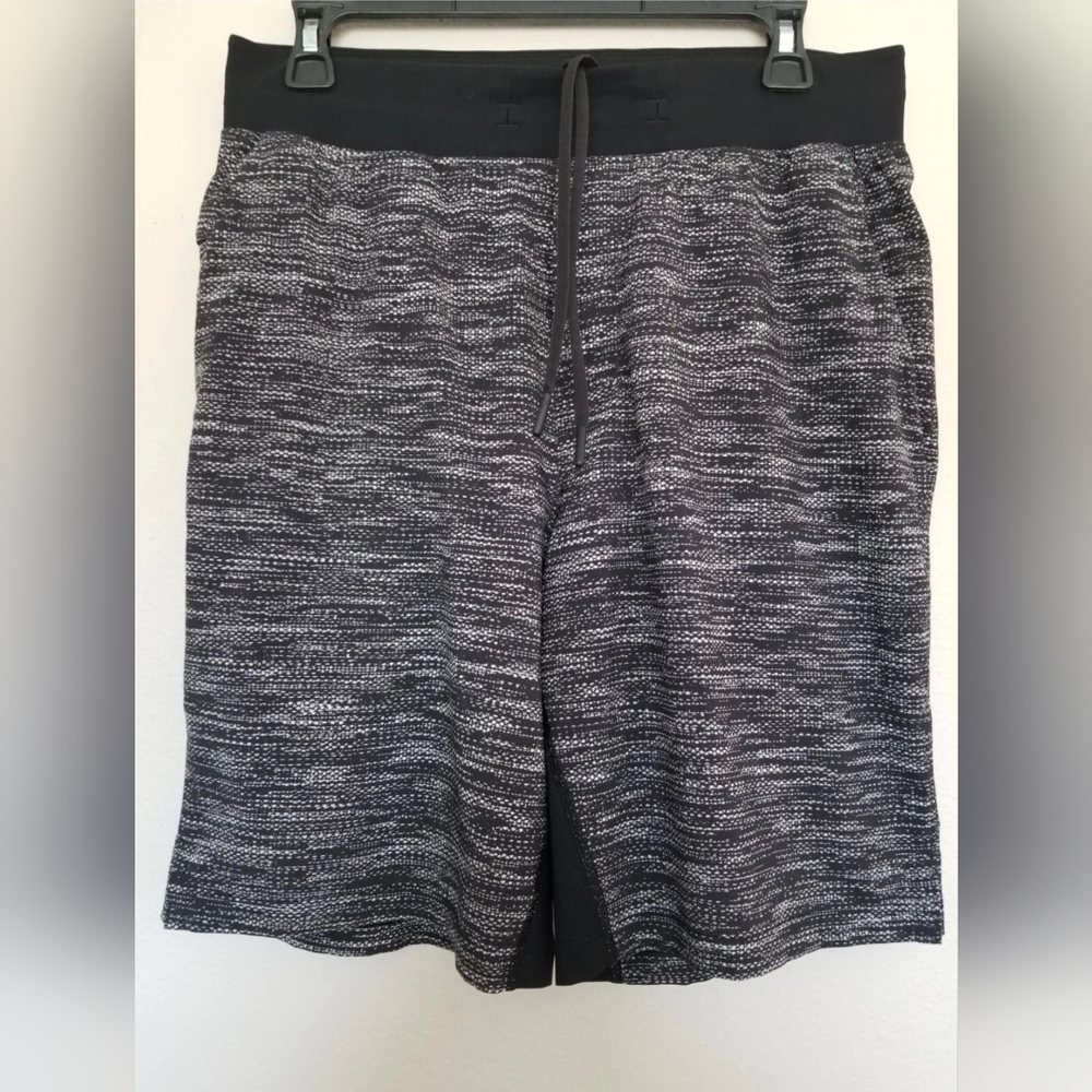 Lululemon Men's T.H.E. Short Linerless 9" All Court Texture White/ Black Sz M